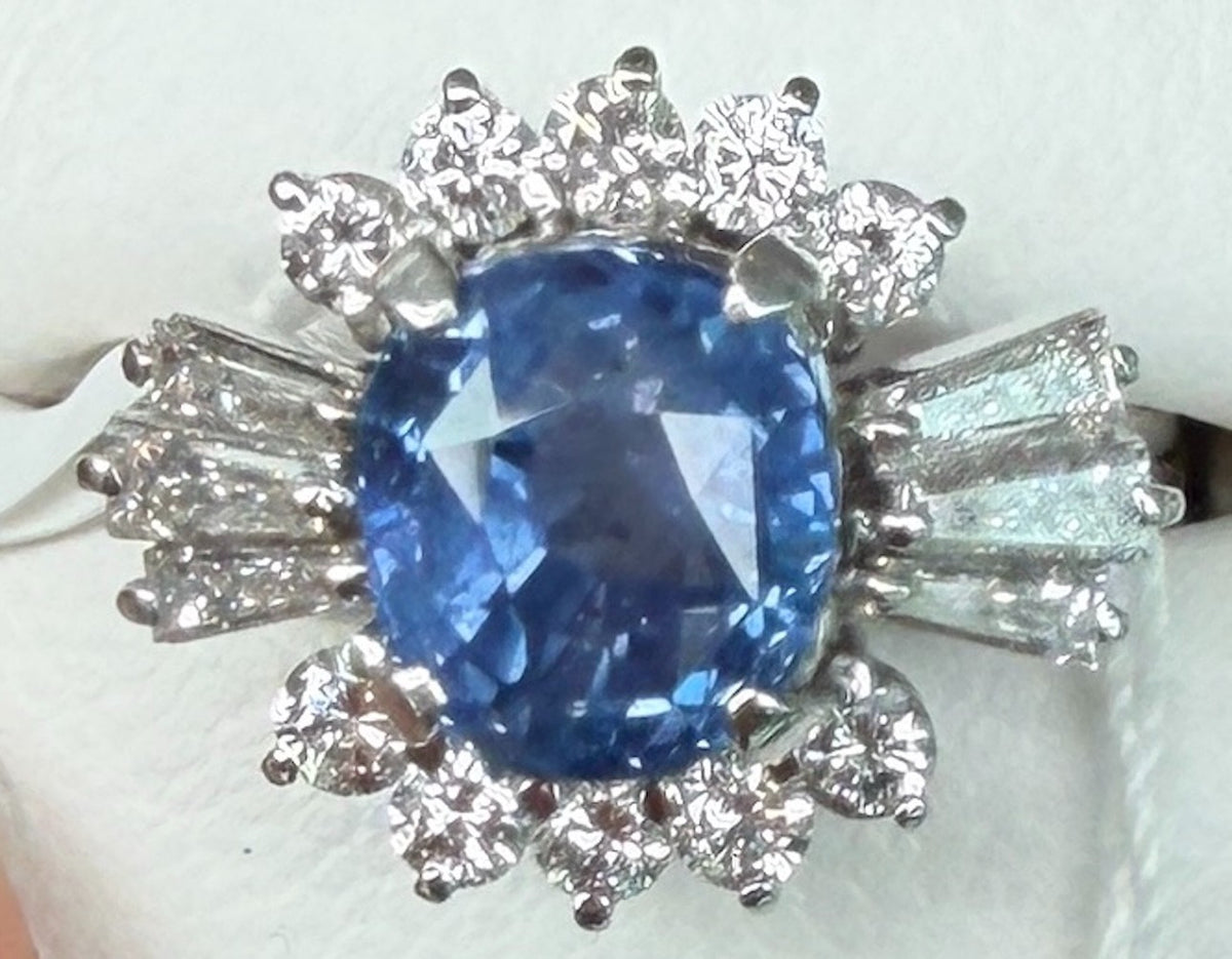 A Delightful 3.34ct Unheated Blue Sapphire Platinum & Diamond Ring