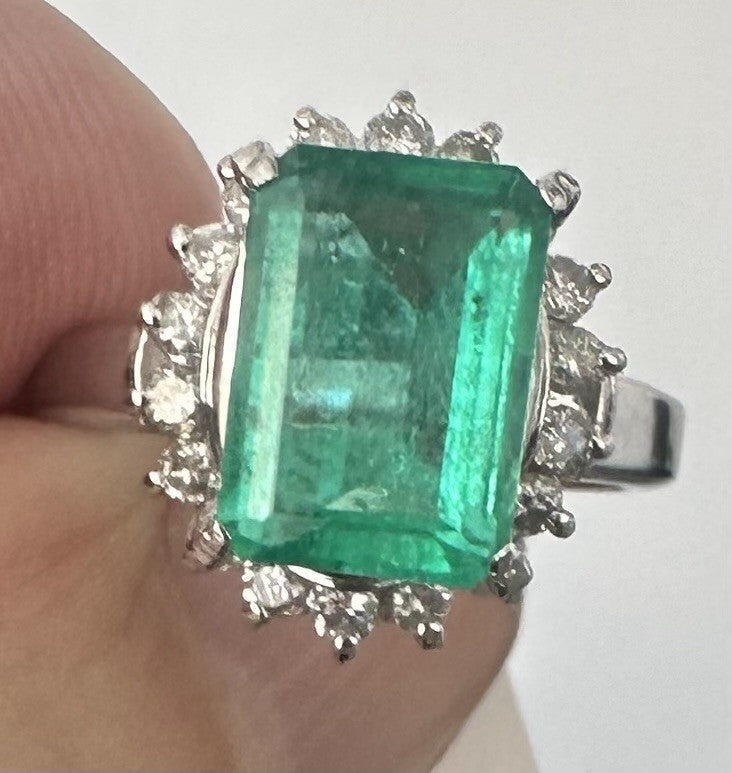 BARGAIN OF THE WEEK  2.46ct Colombia Emerald & Diamond Ring