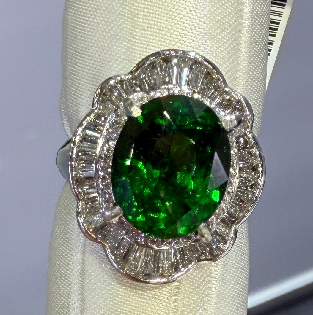 A Gorgeous 5.36ct Tsavorite & Diamond Platinum Ring
