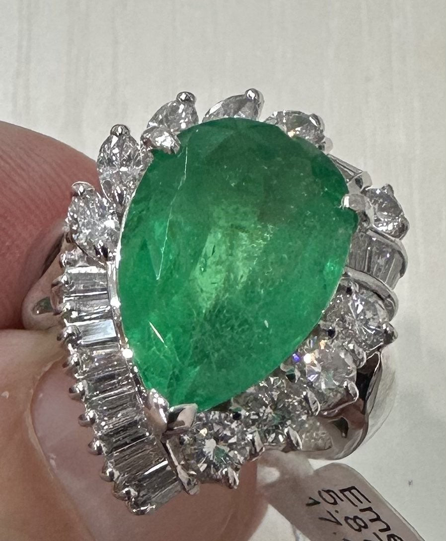 An Extraordinary 5.87ct Colombia Emerald & Diamond Platinum Ring