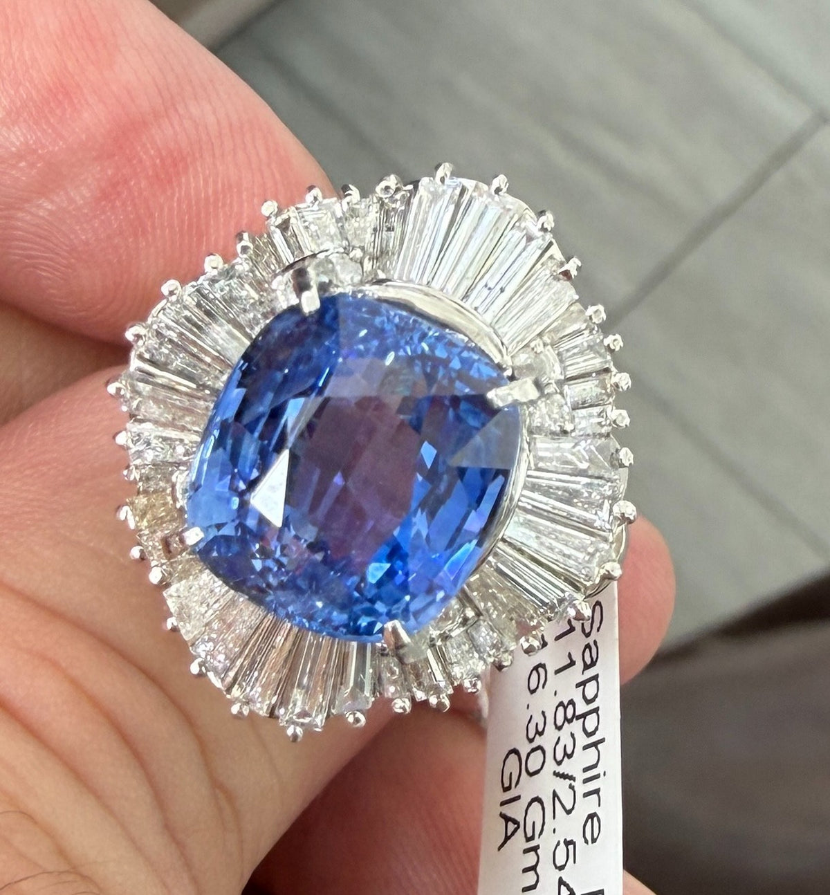 11.83ct Blue Sapphire Platinum & Diamond Ring - Stunning!
