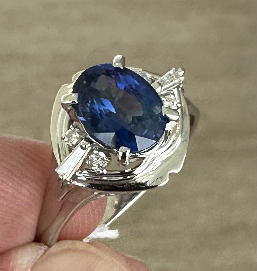 A Superb 2.21ct Blue Sapphire & Diamond Platinum Ring