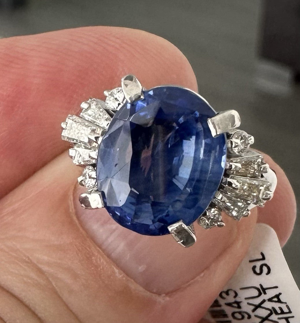 An Exquisite Unheated 6.22ct Blue Sapphire & Diamond Ring GIA