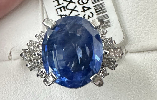 An Exquisite Unheated 6.22ct Blue Sapphire & Diamond Ring GIA