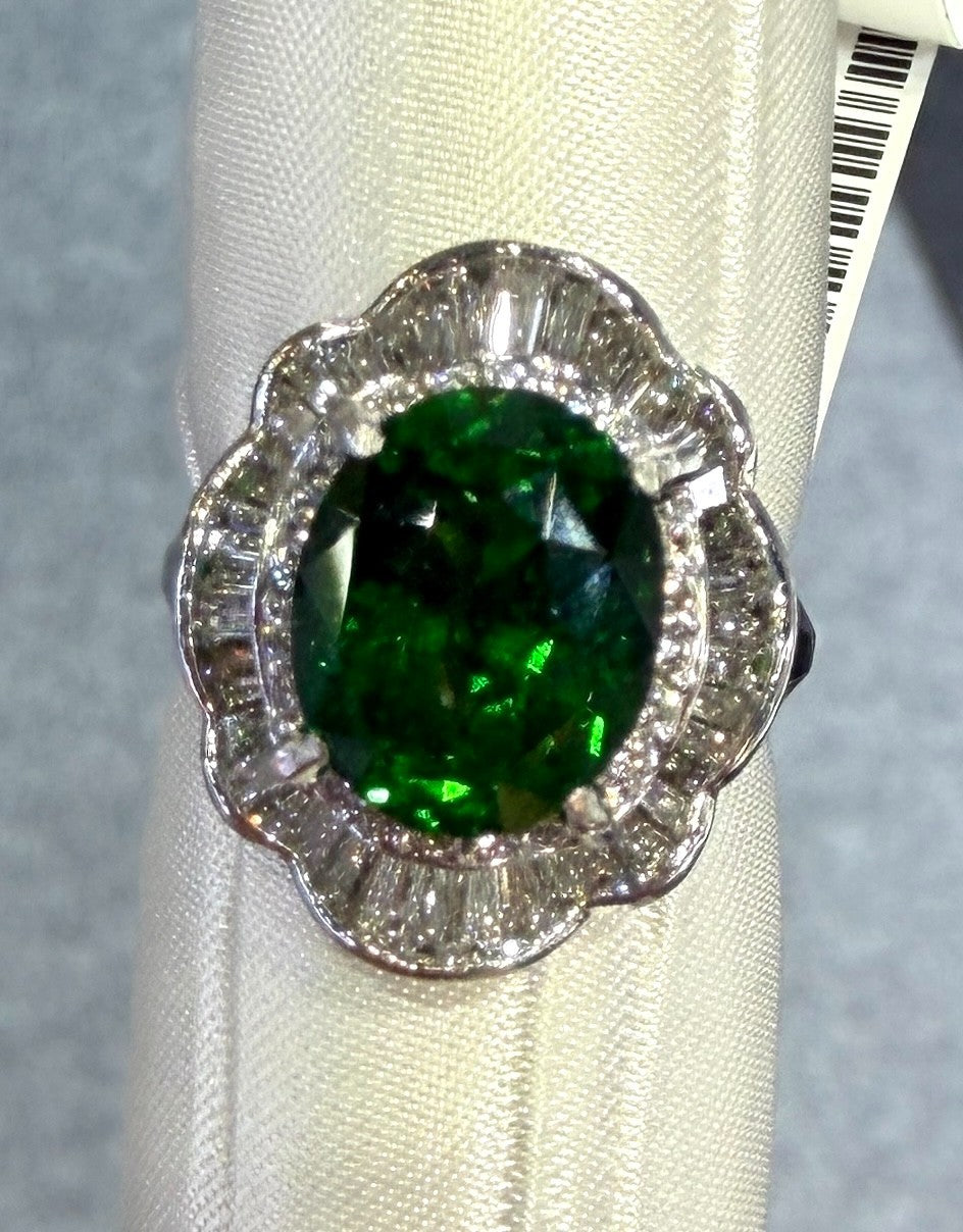 A Gorgeous 5.36ct Tsavorite & Diamond Platinum Ring