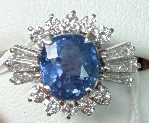 A Delightful 3.34ct Unheated Blue Sapphire Platinum & Diamond Ring