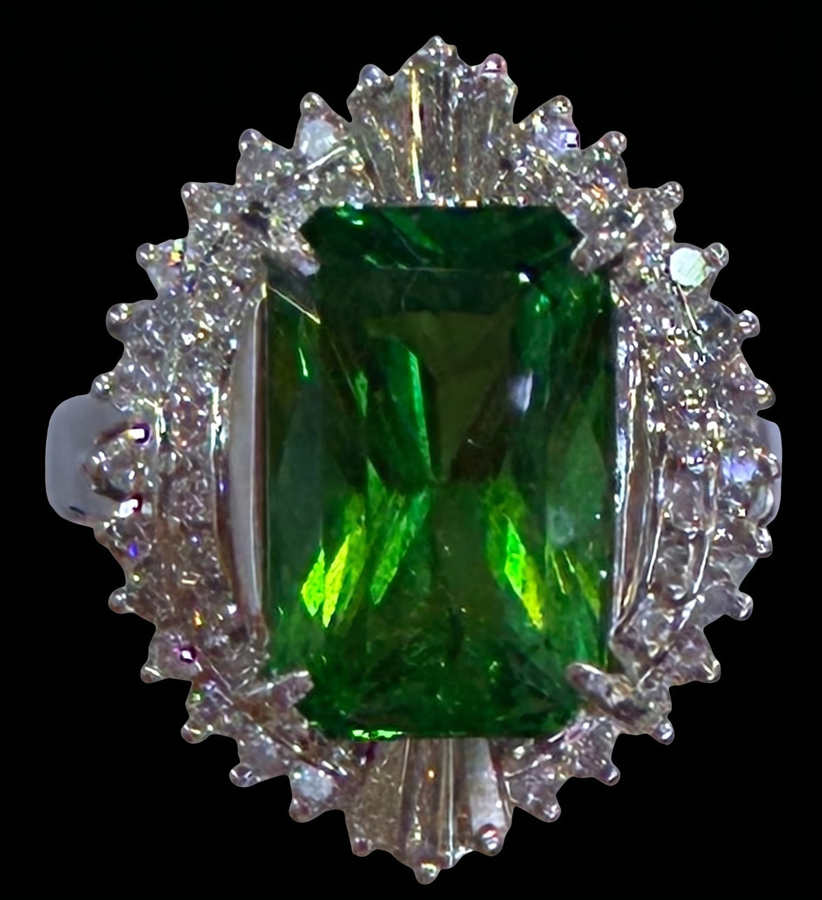 A Gorgeous 4.11ct Tsavorite & Diamond Platinum Ring