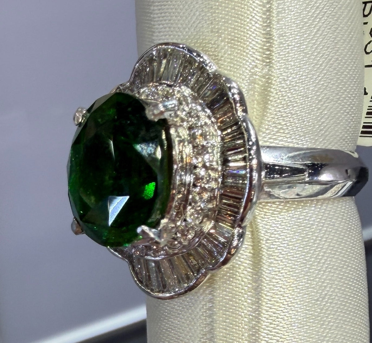 A Gorgeous 5.36ct Tsavorite & Diamond Platinum Ring