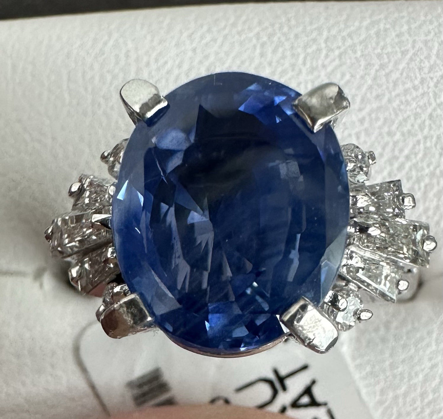 An Exquisite Unheated 6.22ct Blue Sapphire & Diamond Ring GIA