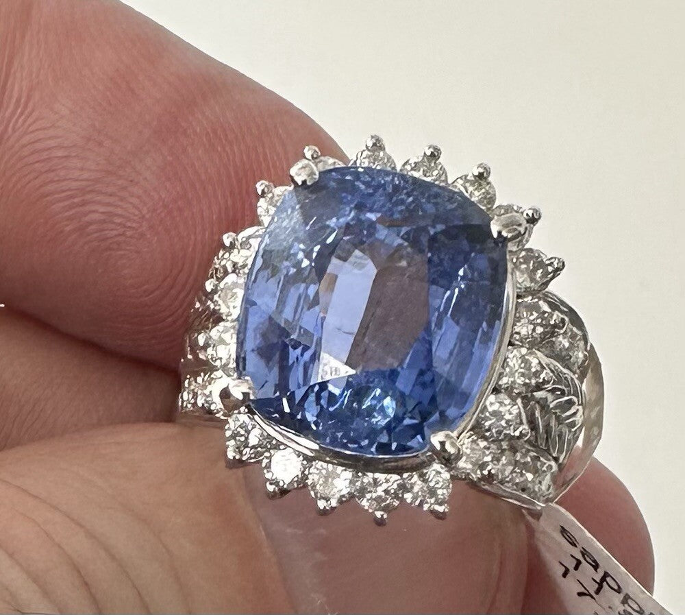 A Stunning Unisex 11.83ct Cornflower Blue Sapphire Plat & Diamond Ring