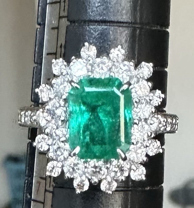 Magnificent 2.52ct Colombia Emerald & Diamond Platinum Ring