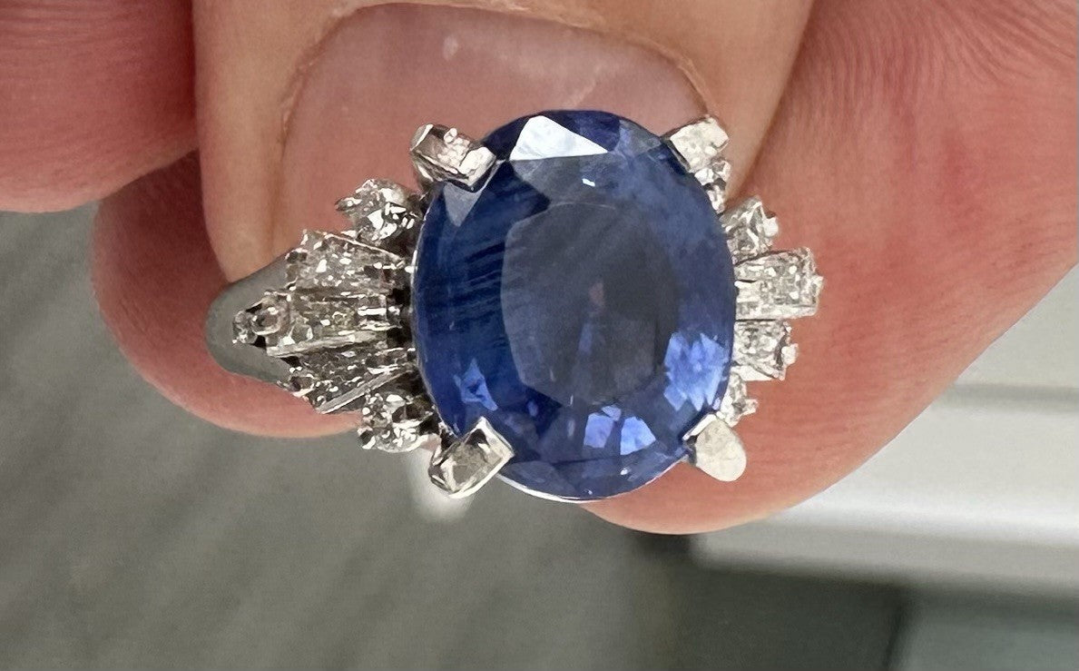 An Exquisite Unheated 6.22ct Blue Sapphire & Diamond Ring GIA