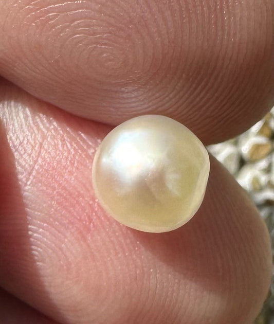 An Exquisite 2.65ct Natural Saltwater Pearl GIA Certificate