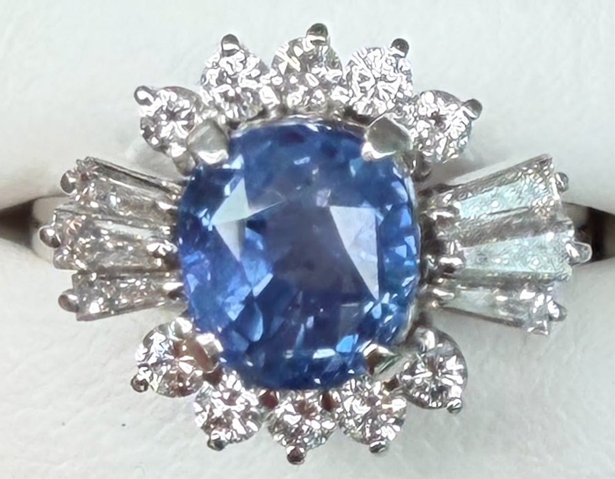 A Delightful 3.34ct Unheated Blue Sapphire Platinum & Diamond Ring