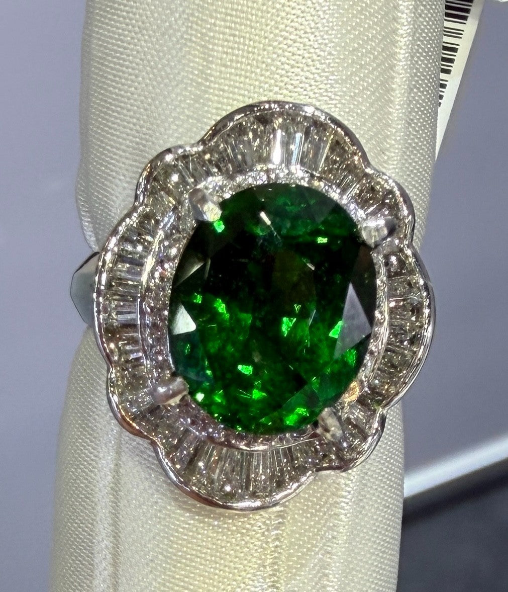 A Gorgeous 5.36ct Tsavorite & Diamond Platinum Ring