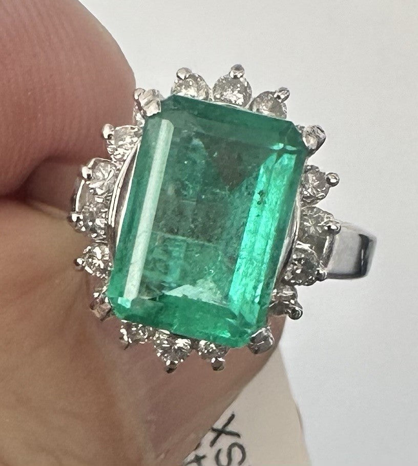 BARGAIN OF THE WEEK  2.46ct Colombia Emerald & Diamond Ring