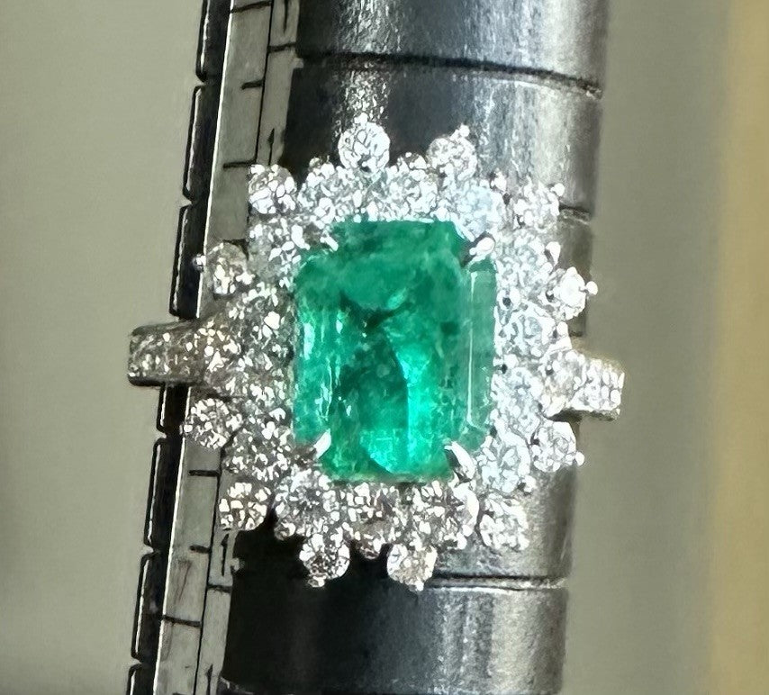 Magnificent 2.52ct Colombia Emerald & Diamond Platinum Ring