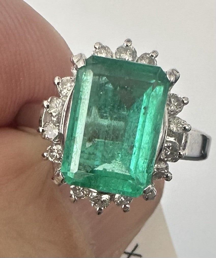 BARGAIN OF THE WEEK  2.46ct Colombia Emerald & Diamond Ring