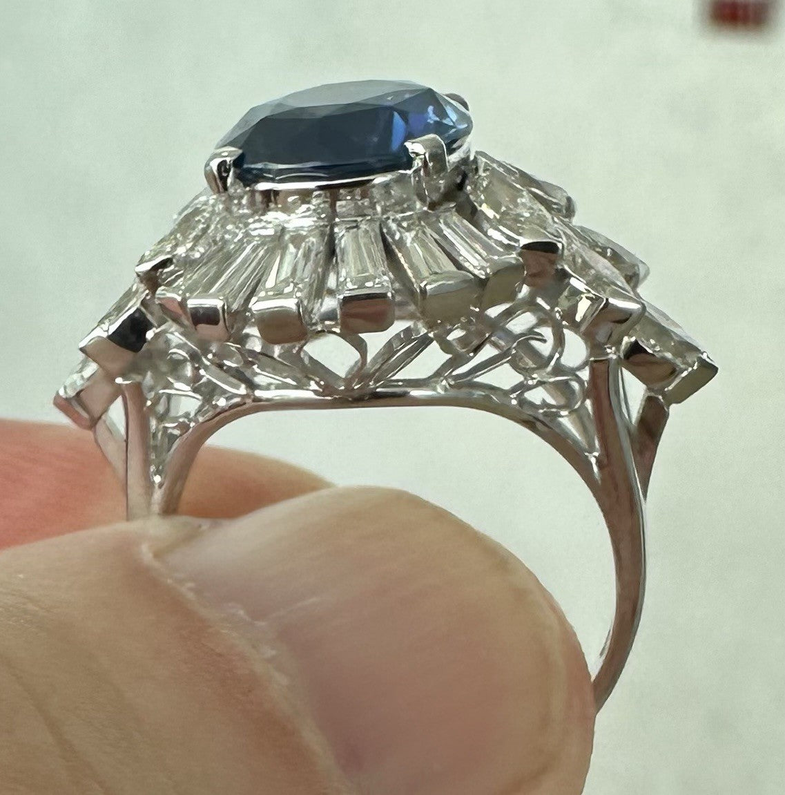 Exquisite 3.31ct Sri Lanka Blue Sapphire & Diamond Platinum Ring