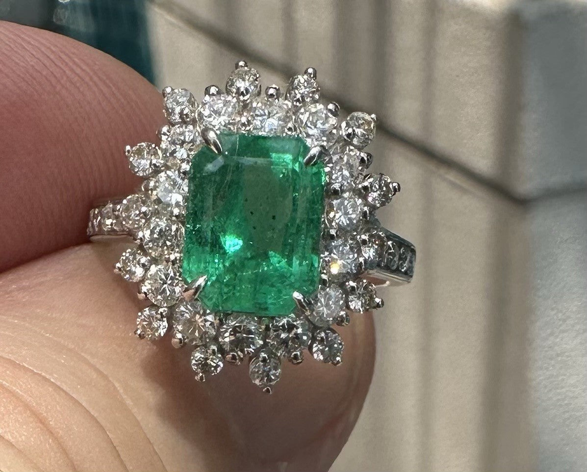 Magnificent 2.52ct Colombia Emerald & Diamond Platinum Ring