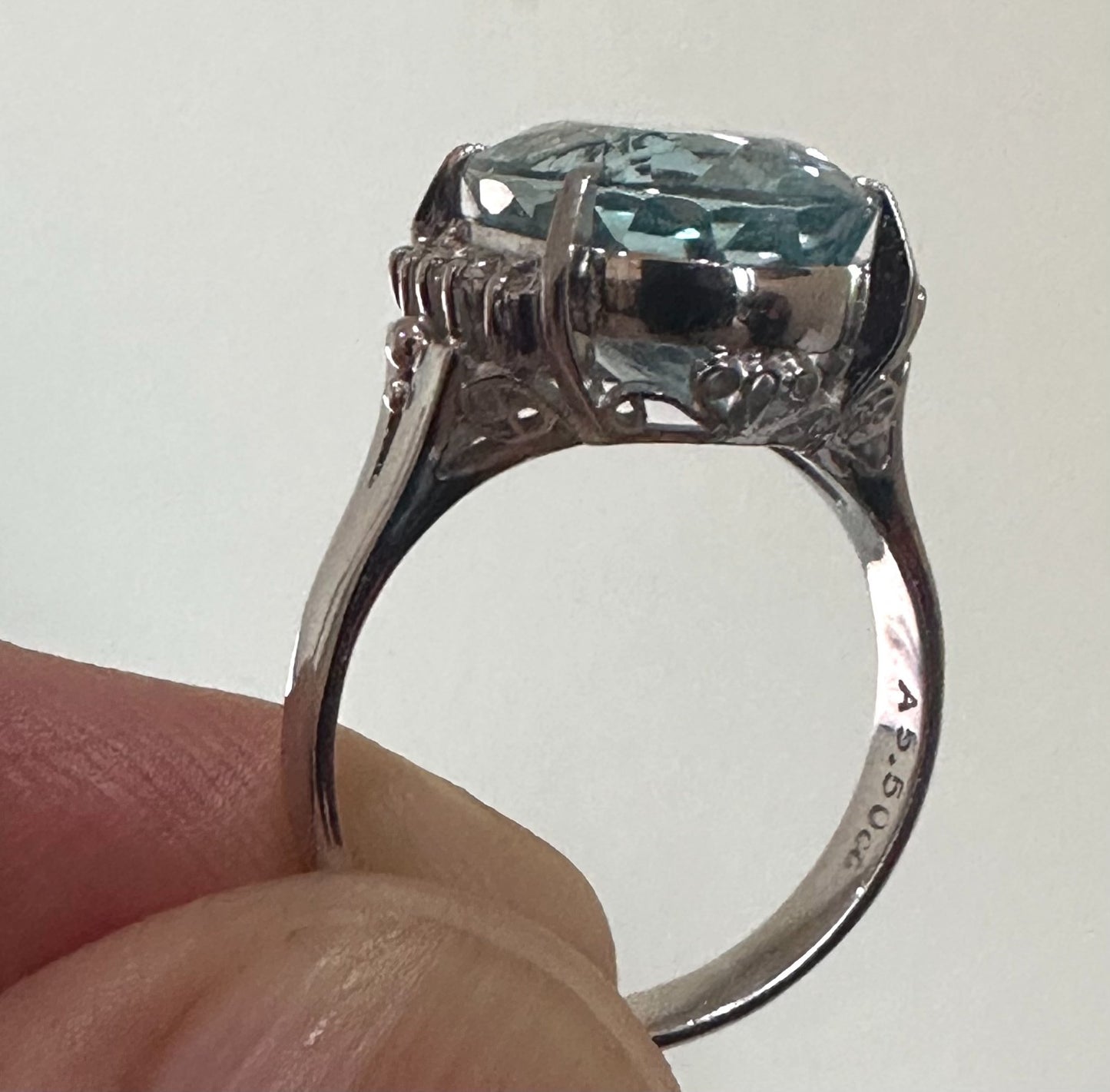 Beautiful Brazil 5.50ctct Aquamarine & Diamond Platinum Ring