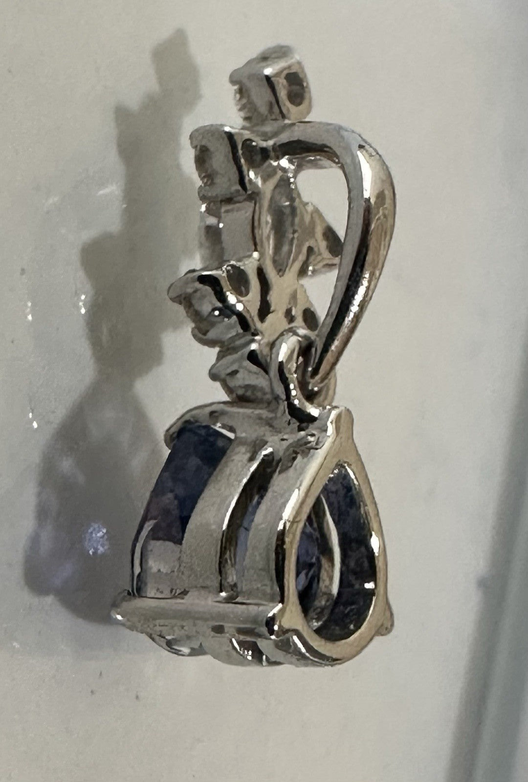 An Exquisite 0.99ct Unheated Royal Blue  Sapphire & Diamond Platinum Pendant