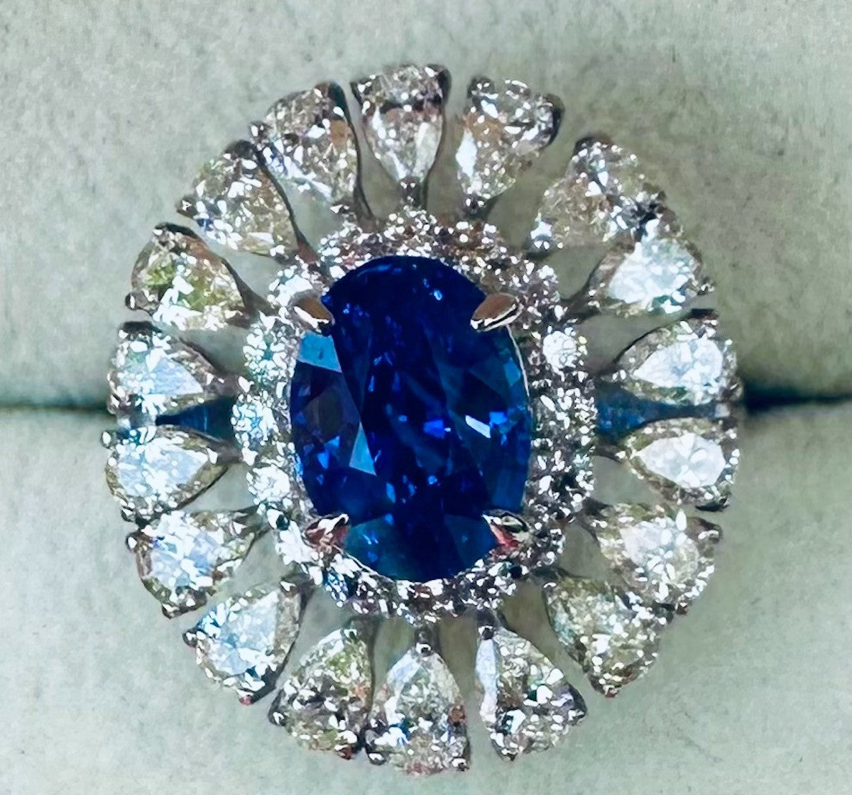 An Exquisite 3.10ct Unheated Blue Sapphire No Heat Platinum & Diamond Ring