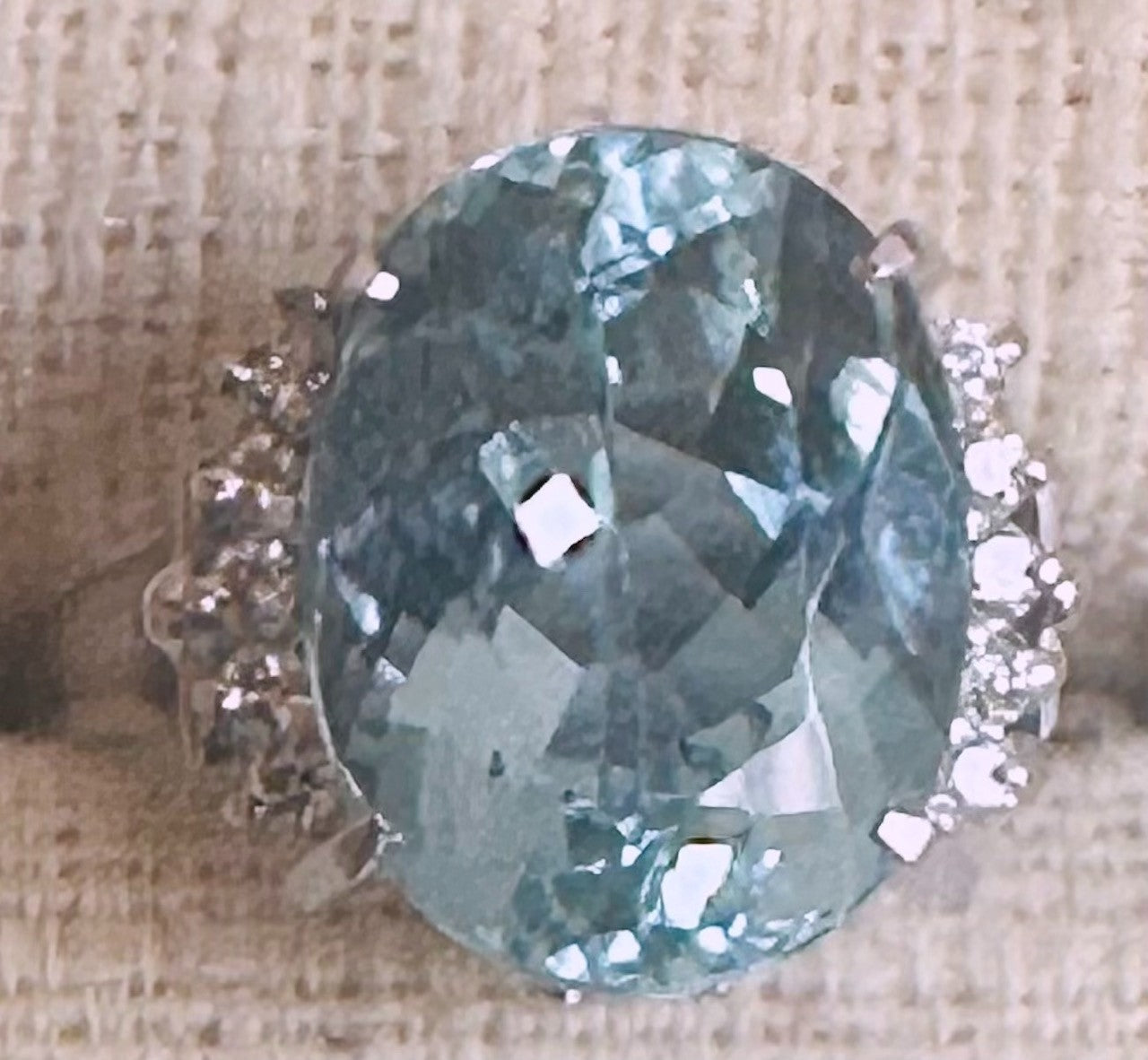 Beautiful Brazil 5.50ctct Aquamarine & Diamond Platinum Ring