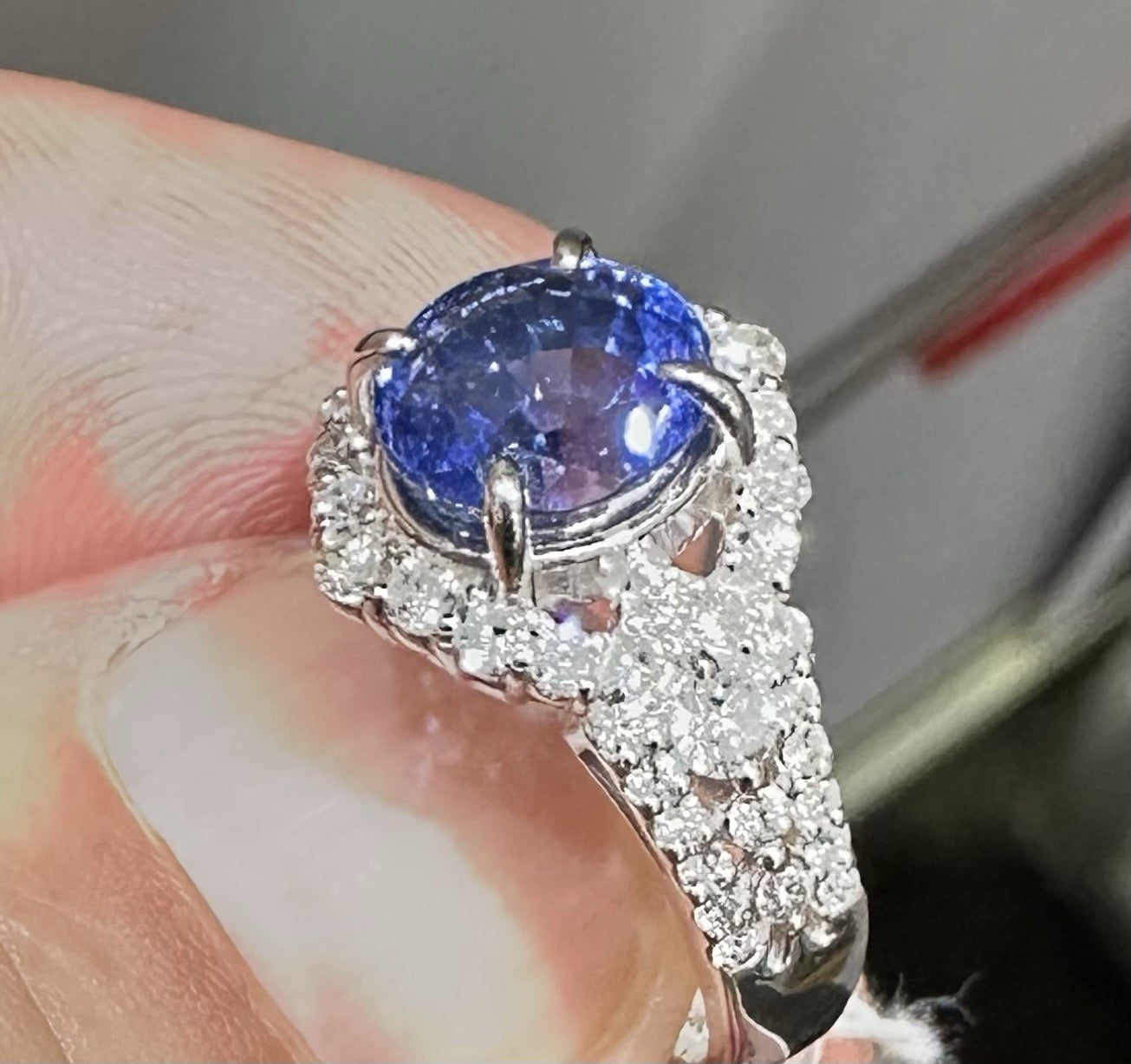 An Exquisite 3.07ct Unheated Blue Sapphire Platinum & Diamond Ring GIA