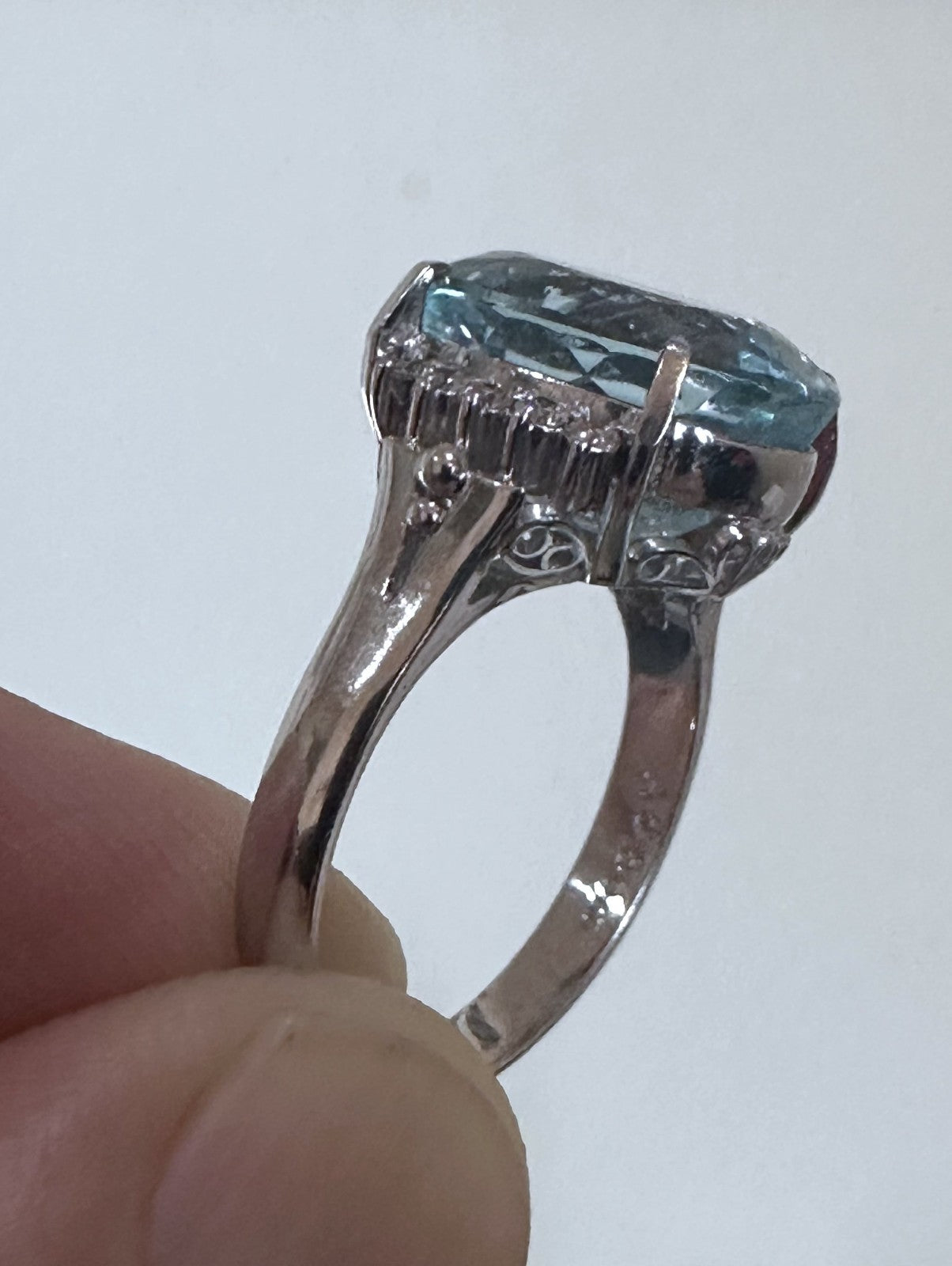 Beautiful Brazil 5.50ctct Aquamarine & Diamond Platinum Ring