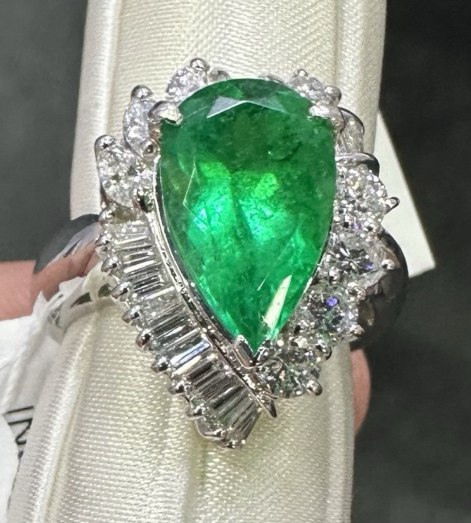An Extraordinary 3.97ct Colombia Emerald & Diamond Platinum Ring