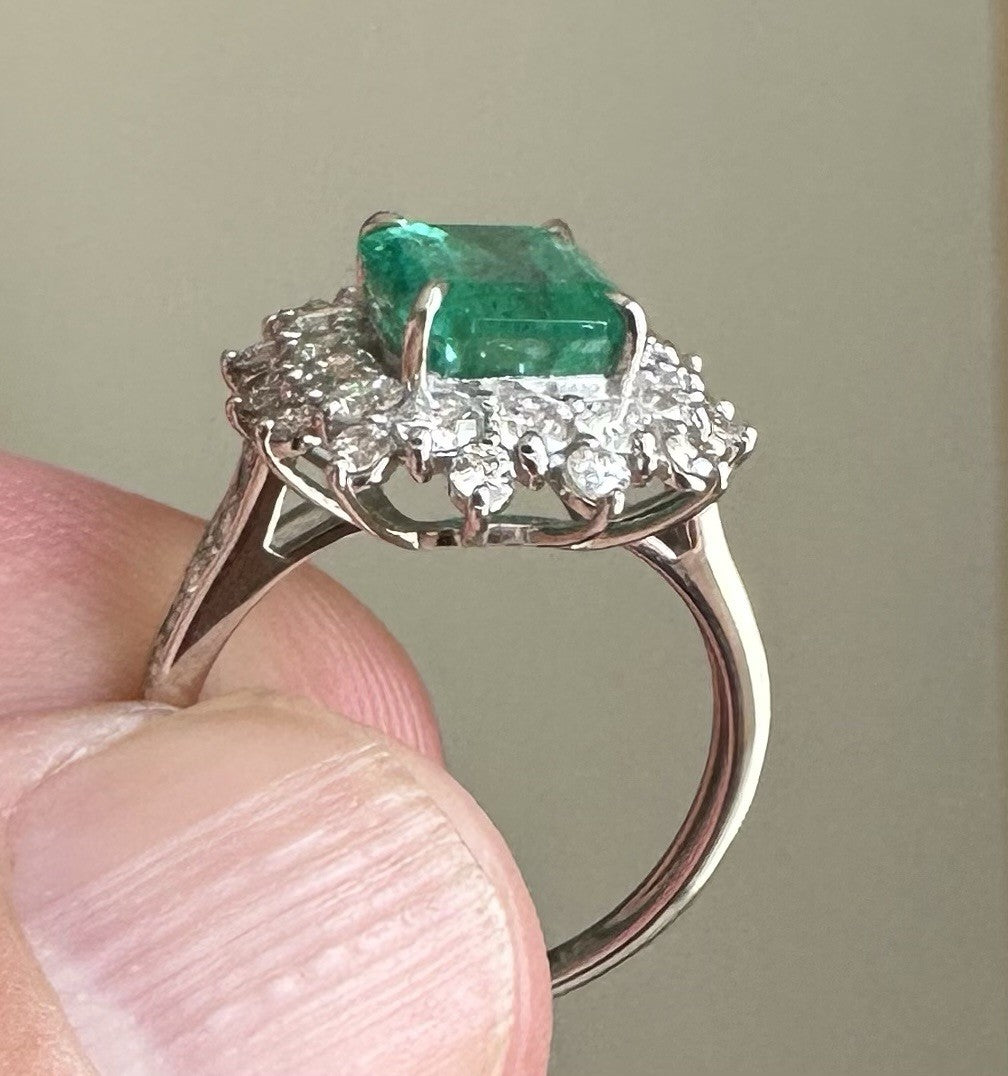 Magnificent 2.52ct Colombia Emerald & Diamond Platinum Ring