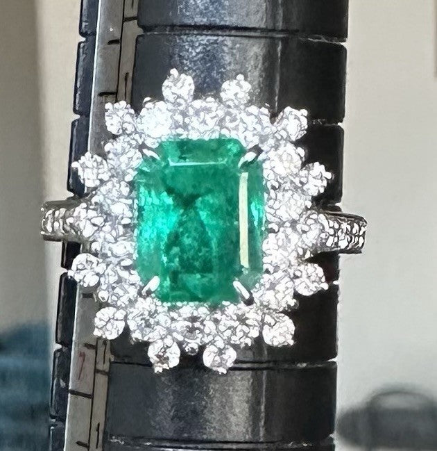 Magnificent 2.52ct Colombia Emerald & Diamond Platinum Ring