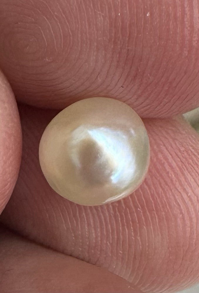 An Exquisite 2.65ct Natural Saltwater Pearl GIA Certificate