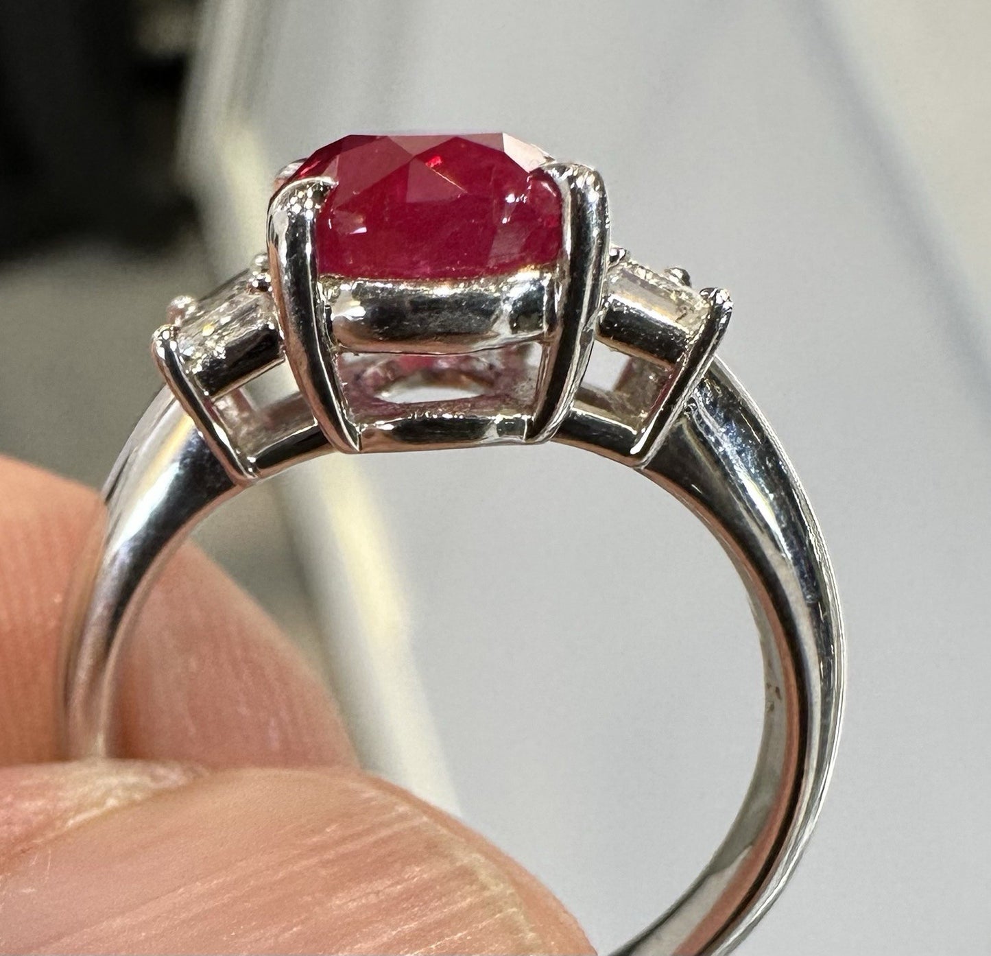 A Superb Unheated No Heat 3.01ct Burma Ruby & Diamond Ring GIA Certificate