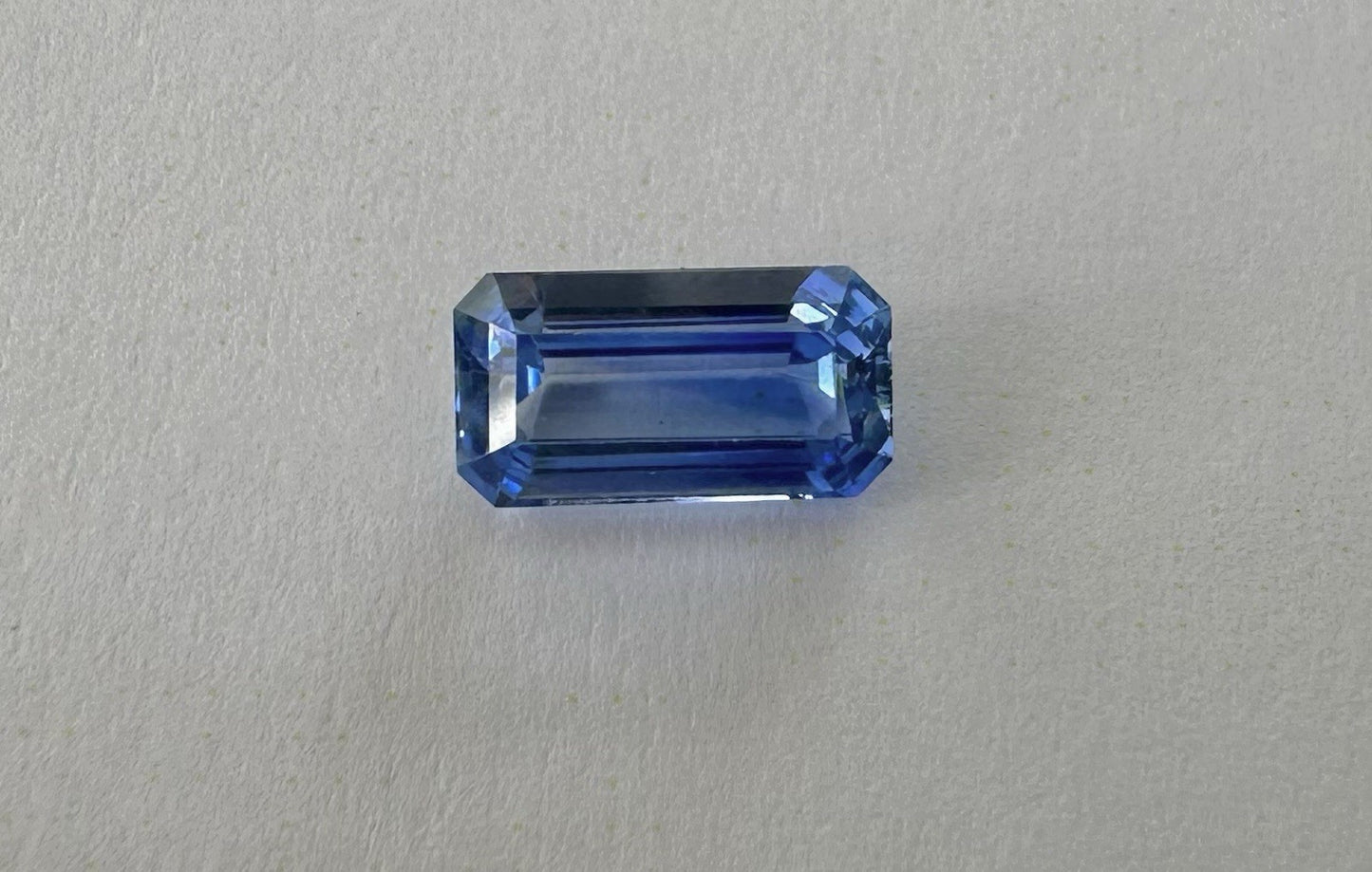 Exquisite 2.72ct Unheated No Heat Blue Sapphire & Certificate