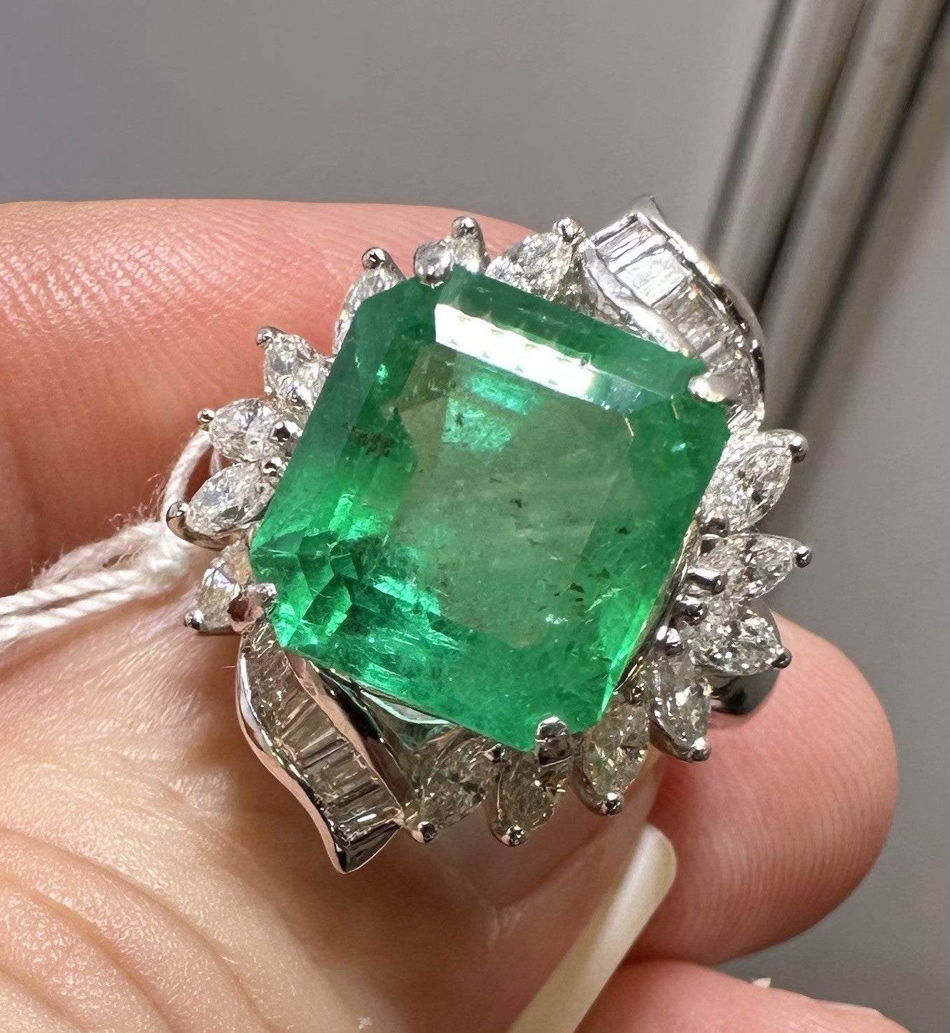 A Wonderful 6.76ct Colombia Emerald & Diamond Ring