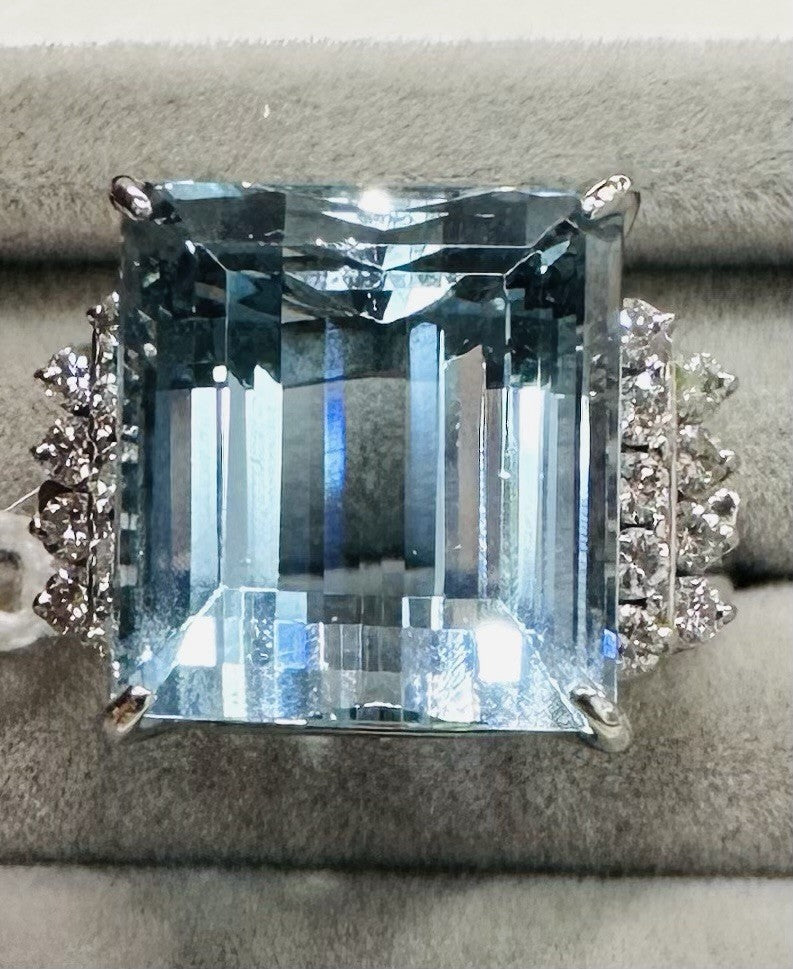 Beautiful Brazil 10.85 Aquamarine & Diamond Platinum Ring