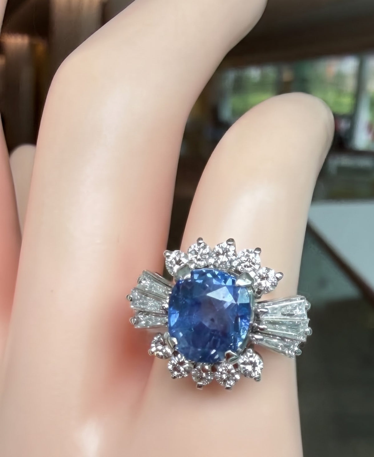 A Delightful 3.34ct Unheated Blue Sapphire Platinum & Diamond Ring