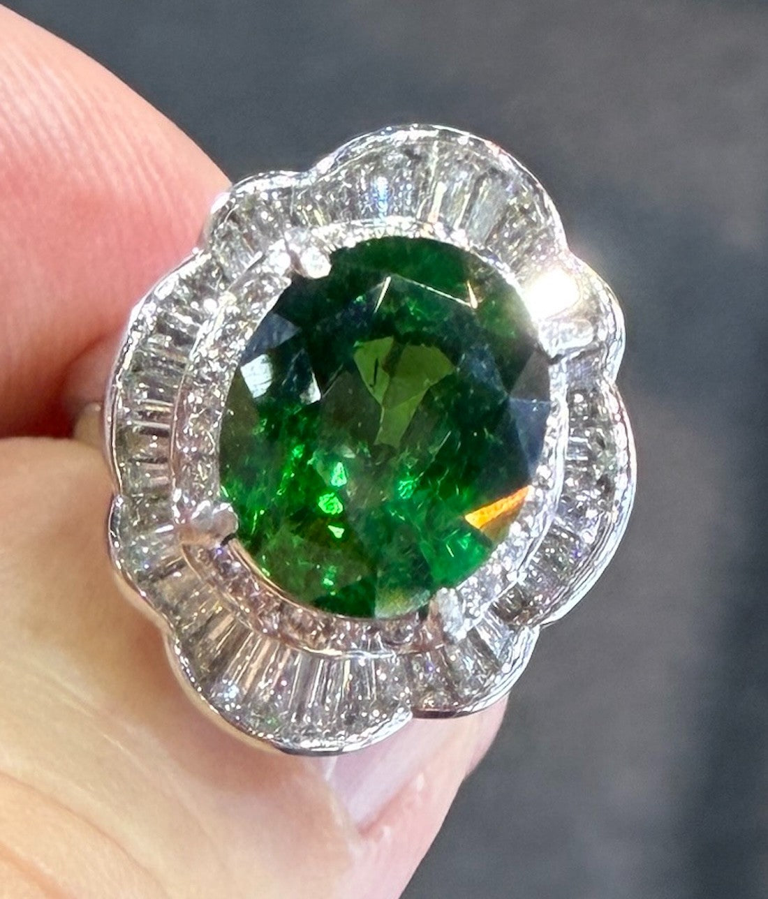 A Gorgeous 5.36ct Tsavorite & Diamond Platinum Ring