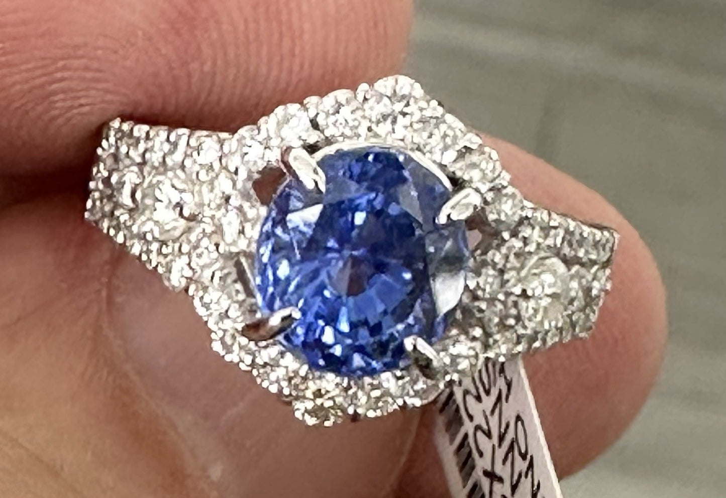 An Exquisite 3.07ct Unheated Blue Sapphire Platinum & Diamond Ring GIA