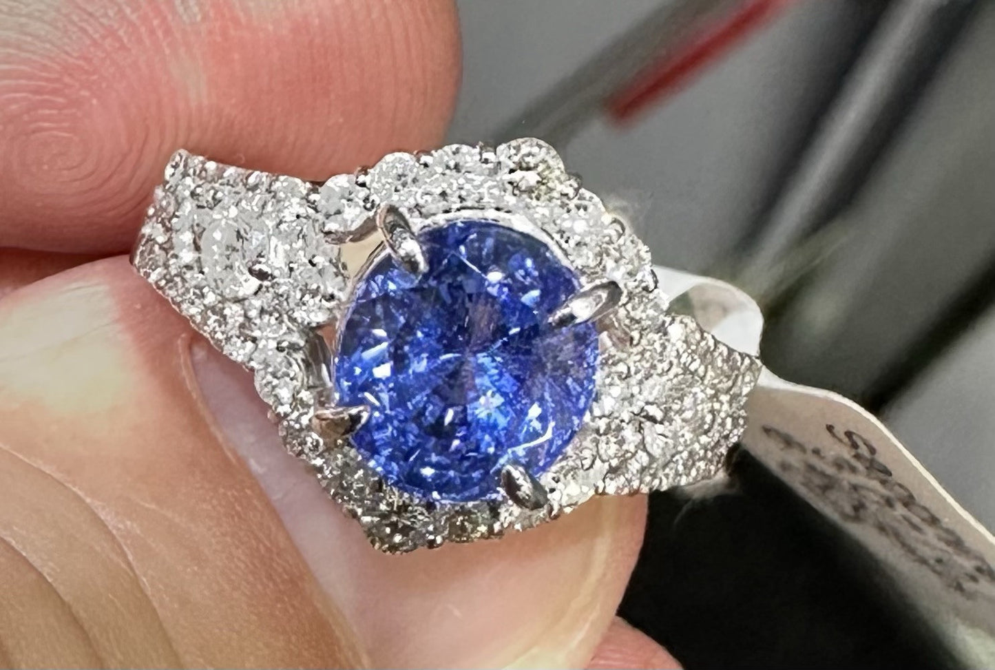 An Exquisite 3.07ct Unheated Blue Sapphire Platinum & Diamond Ring GIA