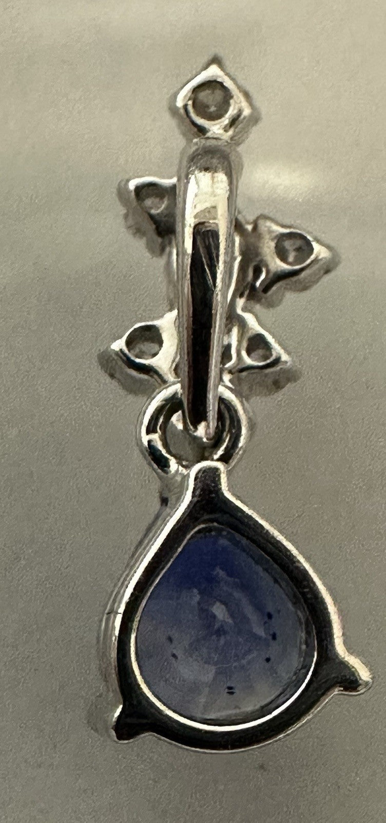 An Exquisite 0.99ct Unheated Royal Blue  Sapphire & Diamond Platinum Pendant