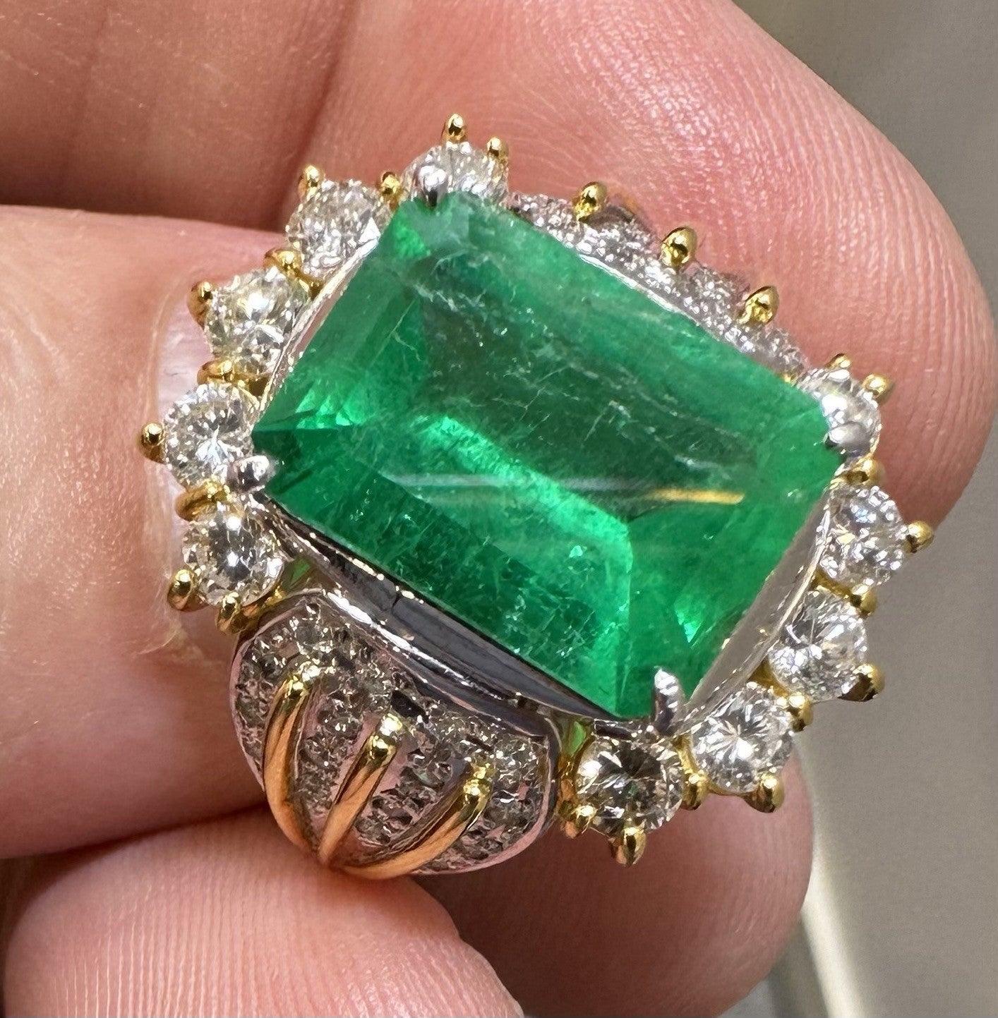 A Superb 5.30ct Colombia Emerald & Diamond Platinum Ring