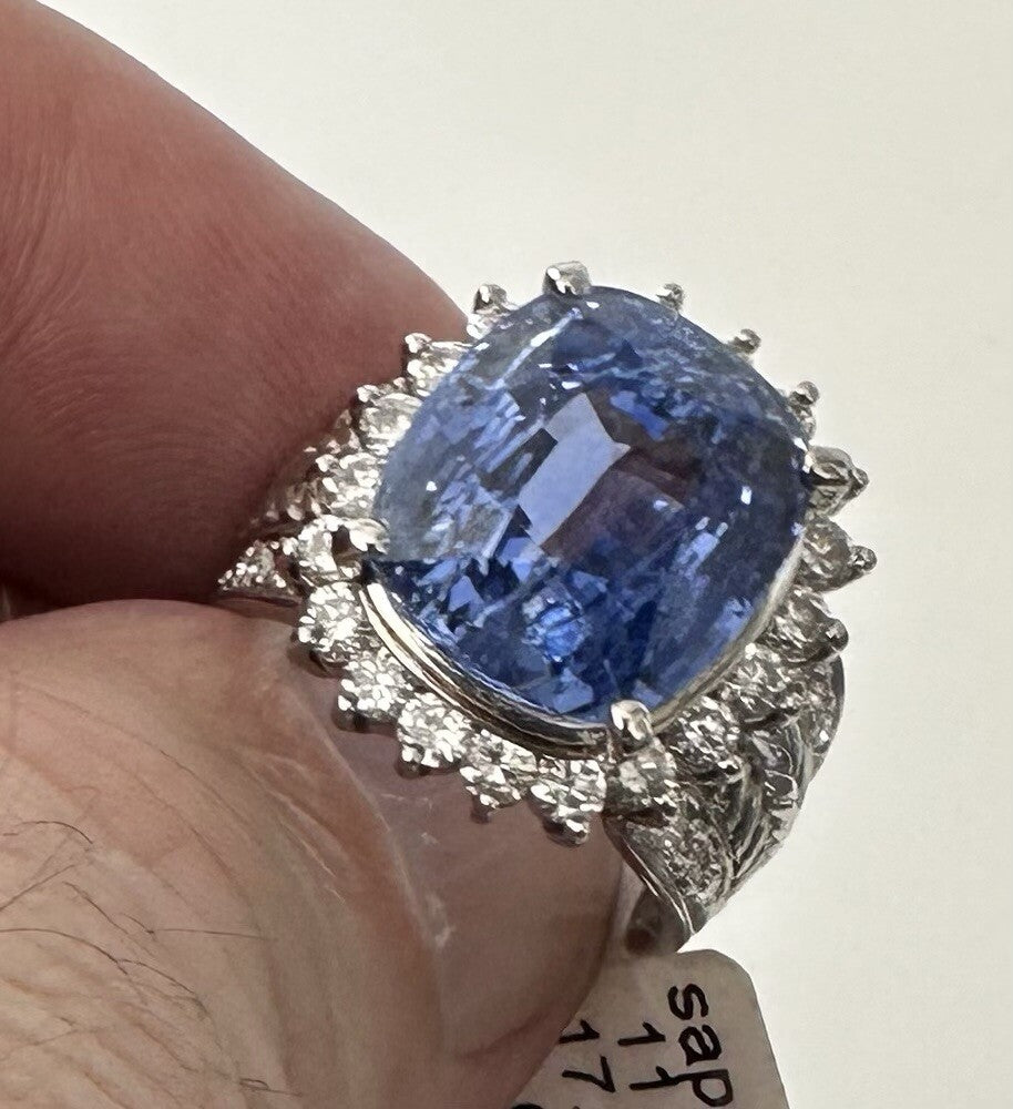 A Stunning Unisex 11.83ct Cornflower Blue Sapphire Plat & Diamond Ring