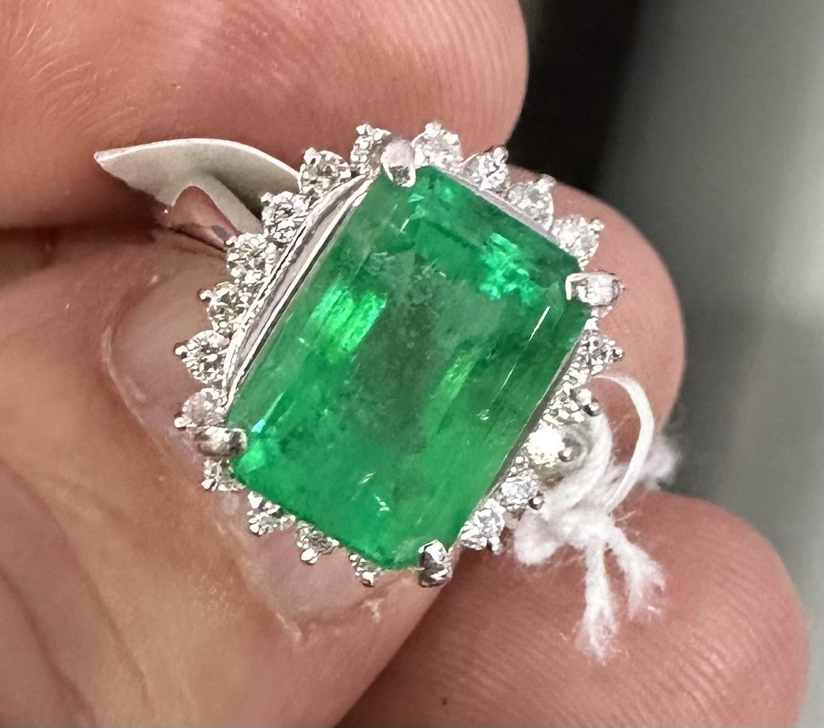 BARGAIN OF THE WEEK  Wonderful 5.00ct Colombia Emerald & Diamond Ring