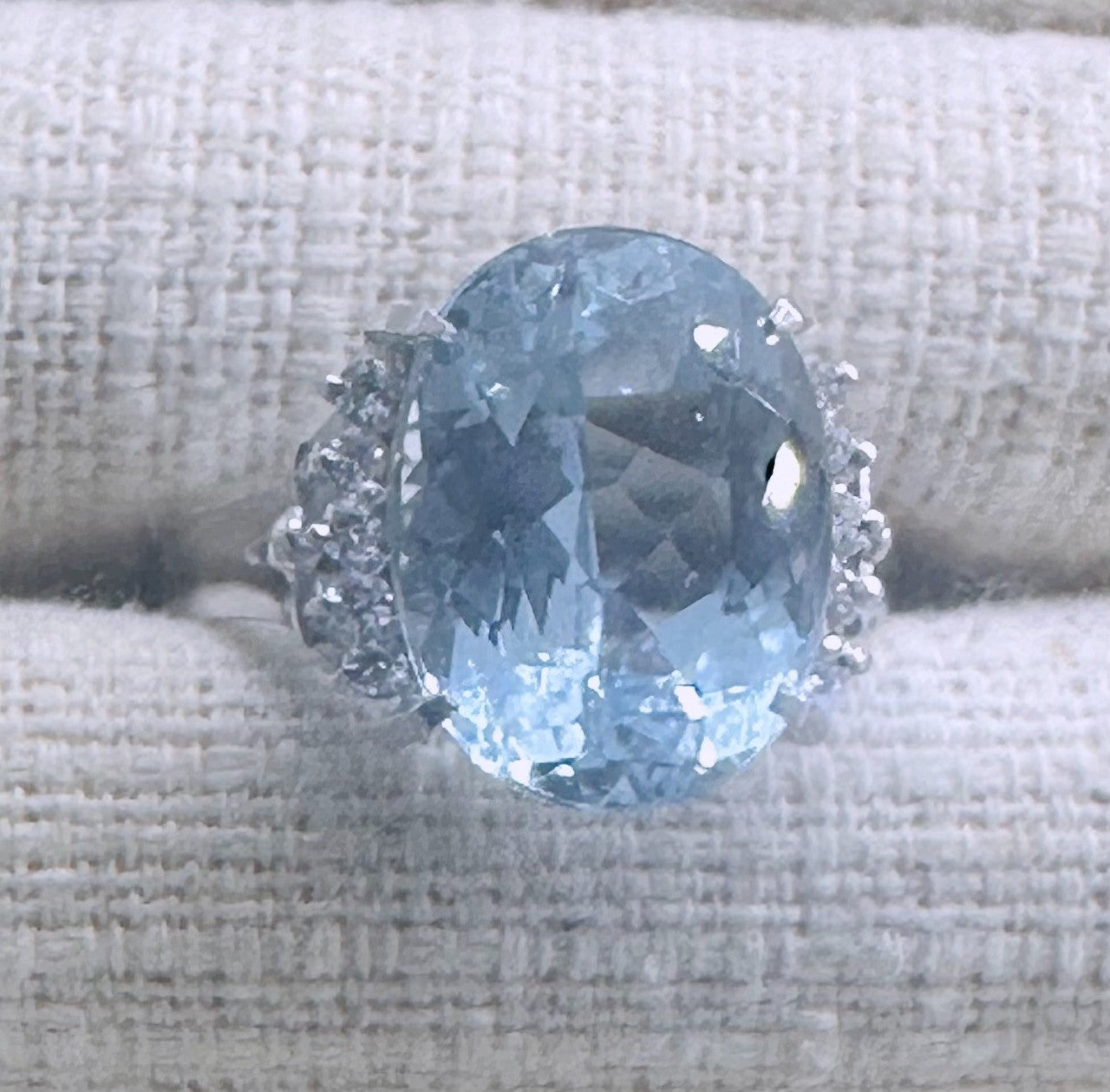 Beautiful Brazil 5.50ctct Aquamarine & Diamond Platinum Ring