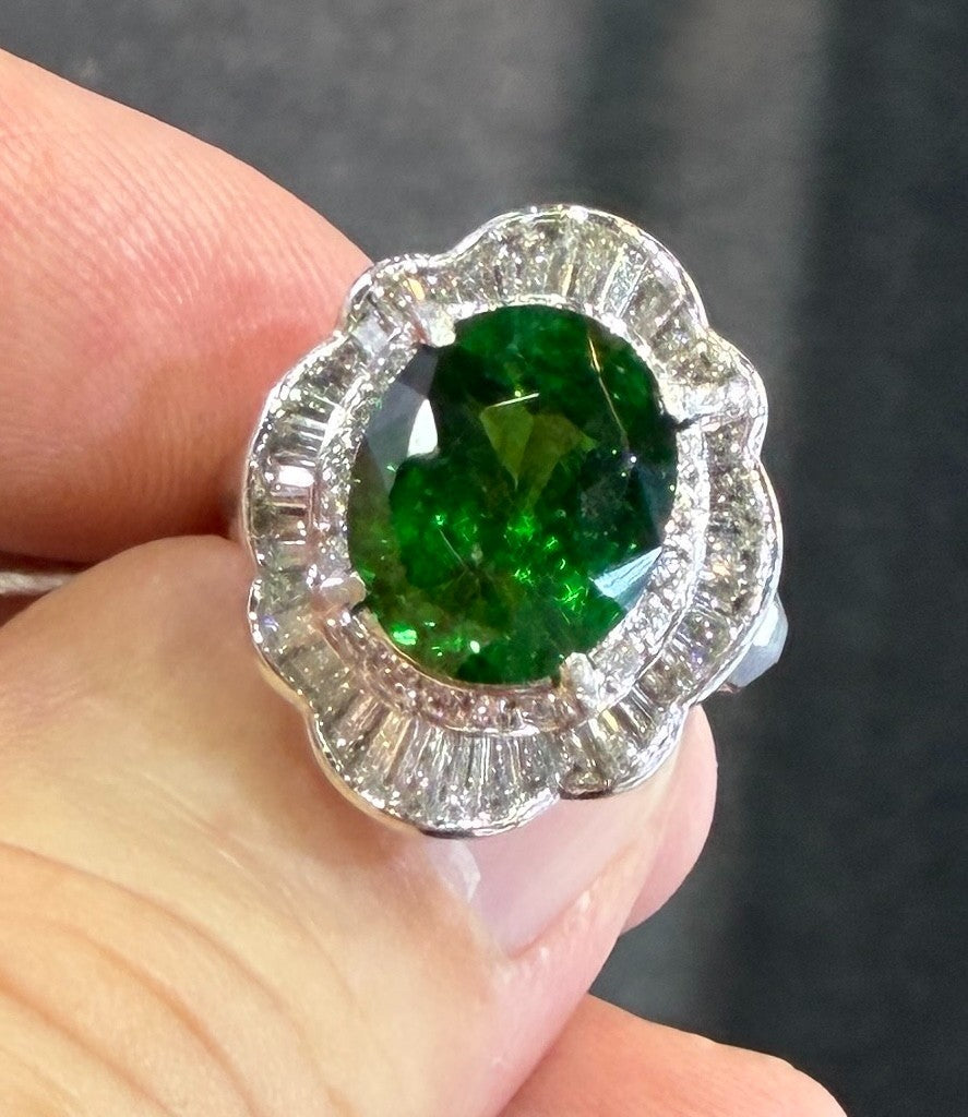 A Gorgeous 5.36ct Tsavorite & Diamond Platinum Ring