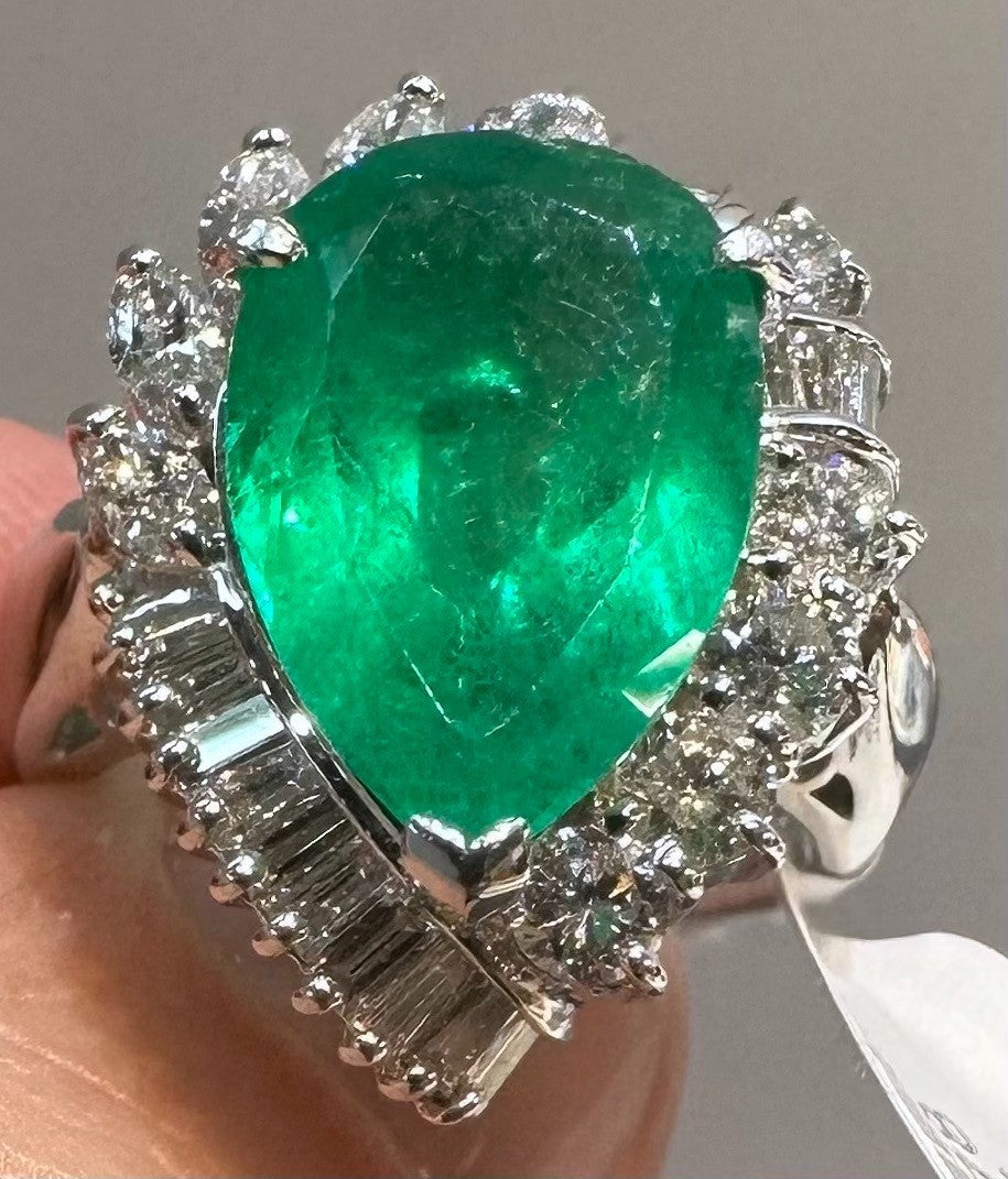 An Extraordinary 5.87ct Colombia Emerald & Diamond Platinum Ring