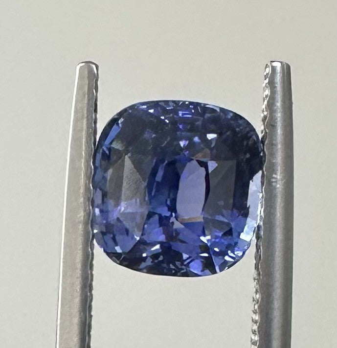 A Superb 2.53ct Unheated No Heat Blue Sapphire & Certificate